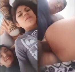Xvideos Novinha fodendo o cu apertado da namorada logo pela manhã