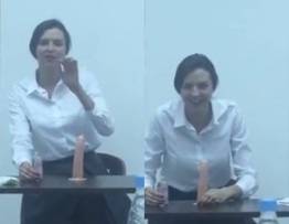 Professora ensina a como fazer um boquete