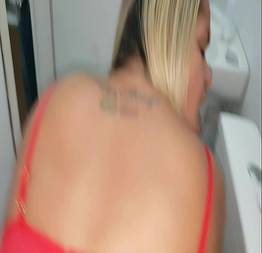 Sexo com desconhecido no banheiro sujo do museo sem camisinha