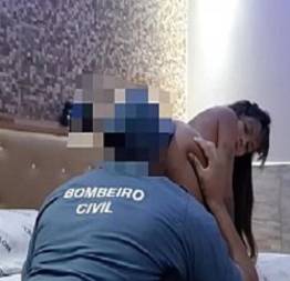 Bombeiro caiu comendo a casada safada