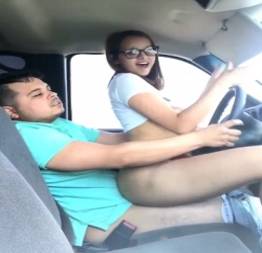 Ensinando a namorada a dirigir