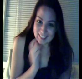 Cristina na webcam dando o seu showzinho