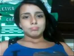 Gatinha na net exibindo a xota