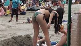 Gravando a latina perfeita na praia