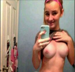 As meninas mostram seus selfies de topless