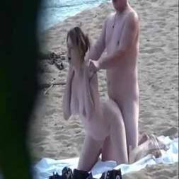 Sexo amador na Praia Filmado, Casal safado é pego fodendo em publico.