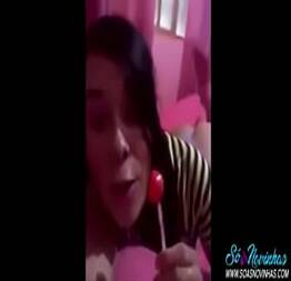 Vaza novo vídeo da Kaliane com o seu pirulito