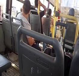 Punheta no ônibus