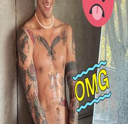 De visual novo Tyler Posey mitou com outas novas nudes para a nossa alegria!