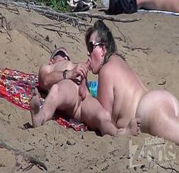 Levou esposa na praia de nudismo e acabou levando gaia