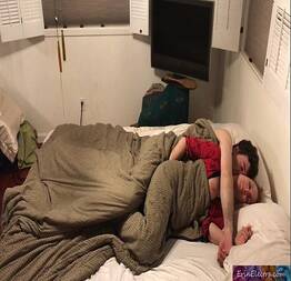 Madrasta divide cama com enteado Erin Electra
