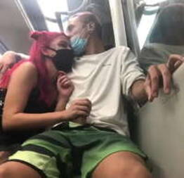 Teen does blowjob in gifted in public on the train - Condor Online