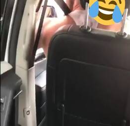 Driving Pedi um lunche com amigos fodendo no banco do carro e foi hilário