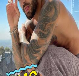 Cantor Maluma posta fotos super sexy de toalha deixando fãs a loucura