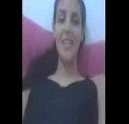 Moreninha linda confiou demais no namorado e mandou vídeo tocando uma siririca