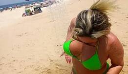 Esposa safada masturbando em Copacabana