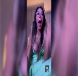 Maíra Cardi pagando peitinho em vídeo publicado no Instagram￼ - Sexo sujo