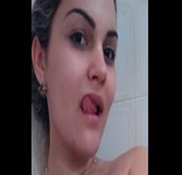 Carioca bucetuda se exibindo e gravando video intimo pelada não conto | Videos porno |porno