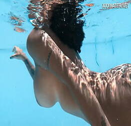 xxxwater, underwater girls, underwatershow, pool girls -