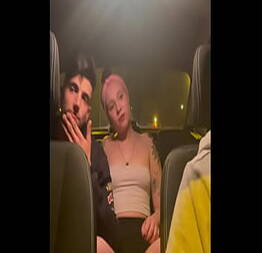 Amigos follando en un taxi al regresar de fiesta camara oculta amateur | desnuda|caseiro