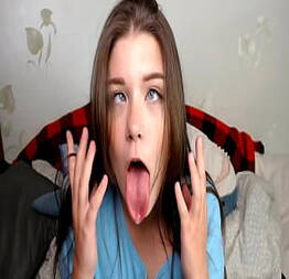 garota estranha ahegao