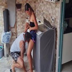 Novinha gostosinha fazendo sexo depois de lavar roupa do patrão