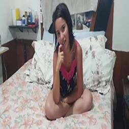 Novinha de 18 anos transando com o primo e liberando o cu